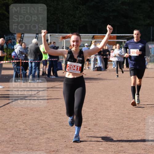27.09.2026 - 35. Volkslauf durch das schöne Alstertal Strokosch-Dieckow http://msf.ph/oto/10578532 27.09.2026 12:44:28 Ziel 2041, 2152, 2281, 2954 meine-sportfotos.de