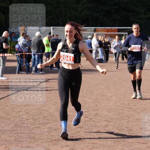 27.09.2026 - 35. Volkslauf durch das schöne Alstertal Strokosch-Dieckow http://msf.ph/oto/10578563 27.09.2026 12:44:28 Ziel 2041, 2152, 2281, 2954 meine-sportfotos.de