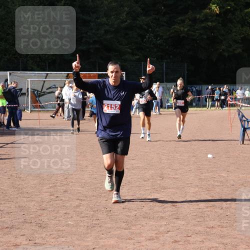 27.09.2026 - 35. Volkslauf durch das schöne Alstertal Strokosch-Dieckow http://msf.ph/oto/10578578 27.09.2026 12:44:30 Ziel 2041, 2152, 2281, 2954 meine-sportfotos.de