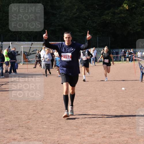 27.09.2026 - 35. Volkslauf durch das schöne Alstertal Strokosch-Dieckow http://msf.ph/oto/10578596 27.09.2026 12:44:30 Ziel 2041, 2152, 2281, 2954 meine-sportfotos.de