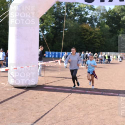 27.09.2026 - 35. Volkslauf durch das schöne Alstertal Strokosch-Dieckow http://msf.ph/oto/10578736 27.09.2026 12:44:39 Ziel 2954 meine-sportfotos.de