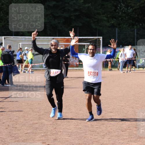 27.09.2026 - 35. Volkslauf durch das schöne Alstertal Strokosch-Dieckow http://msf.ph/oto/10578788 27.09.2026 12:44:50 Ziel 2459, 2460 meine-sportfotos.de