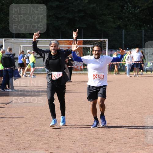 27.09.2026 - 35. Volkslauf durch das schöne Alstertal Strokosch-Dieckow http://msf.ph/oto/10578793 27.09.2026 12:44:50 Ziel 2459, 2460 meine-sportfotos.de