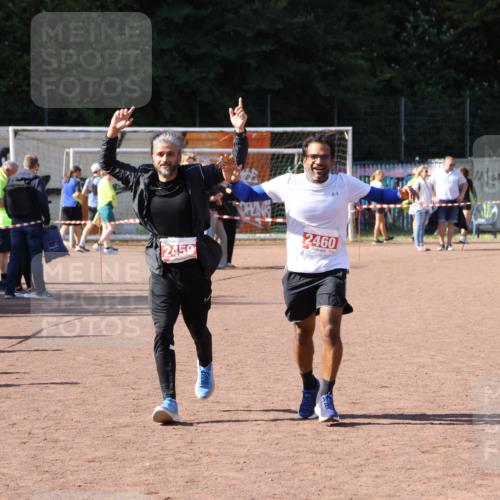 27.09.2026 - 35. Volkslauf durch das schöne Alstertal Strokosch-Dieckow http://msf.ph/oto/10578797 27.09.2026 12:44:50 Ziel 2459, 2460 meine-sportfotos.de