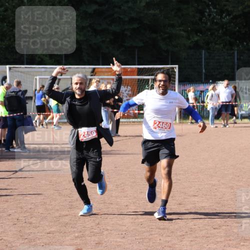 27.09.2026 - 35. Volkslauf durch das schöne Alstertal Strokosch-Dieckow http://msf.ph/oto/10578807 27.09.2026 12:44:50 Ziel 2459, 2460 meine-sportfotos.de
