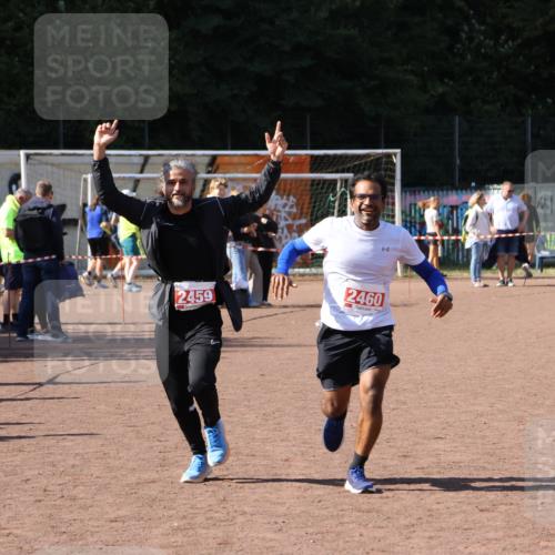 27.09.2026 - 35. Volkslauf durch das schöne Alstertal Strokosch-Dieckow http://msf.ph/oto/10578811 27.09.2026 12:44:50 Ziel 2459, 2460 meine-sportfotos.de
