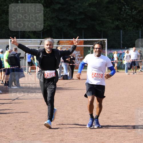 27.09.2026 - 35. Volkslauf durch das schöne Alstertal Strokosch-Dieckow http://msf.ph/oto/10578820 27.09.2026 12:44:50 Ziel 2459, 2460 meine-sportfotos.de