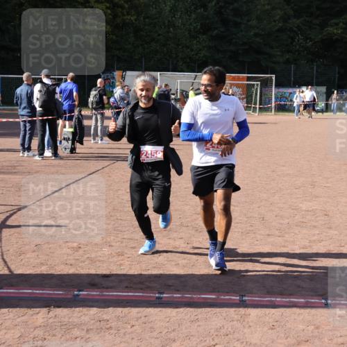 27.09.2026 - 35. Volkslauf durch das schöne Alstertal Strokosch-Dieckow http://msf.ph/oto/10578830 27.09.2026 12:44:53 Ziel 2459, 2460 meine-sportfotos.de