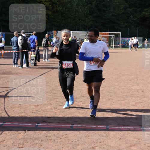 27.09.2026 - 35. Volkslauf durch das schöne Alstertal Strokosch-Dieckow http://msf.ph/oto/10578834 27.09.2026 12:44:53 Ziel 2459, 2460 meine-sportfotos.de