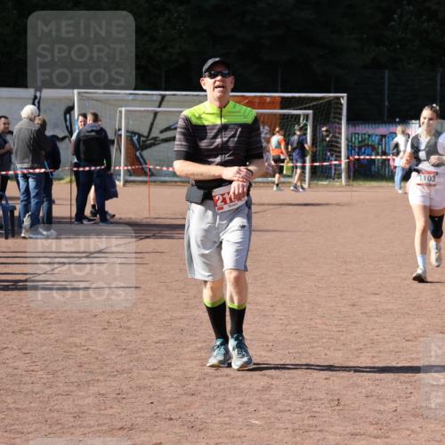 27.09.2026 - 35. Volkslauf durch das schöne Alstertal Strokosch-Dieckow http://msf.ph/oto/10578849 27.09.2026 12:45:51 Ziel 1102, 1103, 2192 meine-sportfotos.de