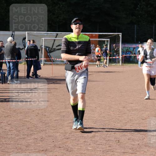 27.09.2026 - 35. Volkslauf durch das schöne Alstertal Strokosch-Dieckow http://msf.ph/oto/10578853 27.09.2026 12:45:51 Ziel 1102, 1103, 2192 meine-sportfotos.de