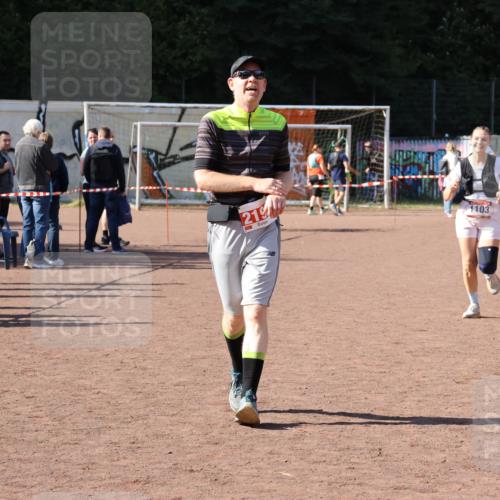 27.09.2026 - 35. Volkslauf durch das schöne Alstertal Strokosch-Dieckow http://msf.ph/oto/10578857 27.09.2026 12:45:51 Ziel 1102, 1103, 2192 meine-sportfotos.de