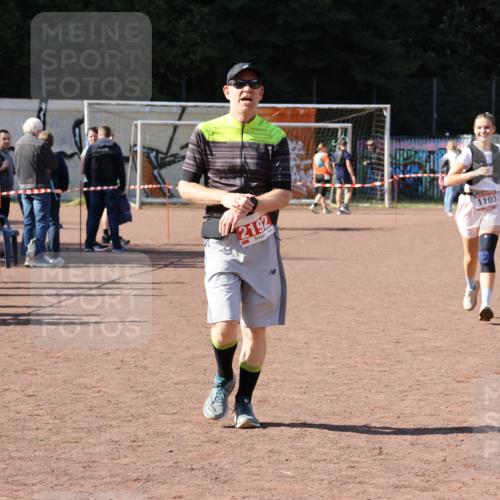 27.09.2026 - 35. Volkslauf durch das schöne Alstertal Strokosch-Dieckow http://msf.ph/oto/10578873 27.09.2026 12:45:51 Ziel 1102, 1103, 2192 meine-sportfotos.de
