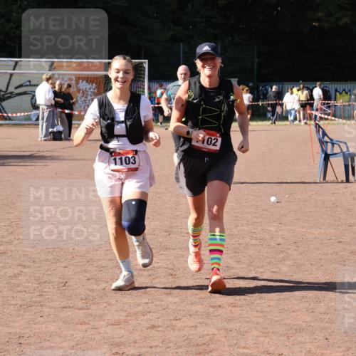 27.09.2026 - 35. Volkslauf durch das schöne Alstertal Strokosch-Dieckow http://msf.ph/oto/10578897 27.09.2026 12:45:55 Ziel 1102, 1103, 1656, 2192 meine-sportfotos.de