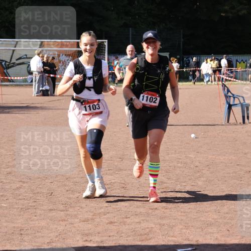 27.09.2026 - 35. Volkslauf durch das schöne Alstertal Strokosch-Dieckow http://msf.ph/oto/10578902 27.09.2026 12:45:55 Ziel 1102, 1103, 1656, 2192 meine-sportfotos.de