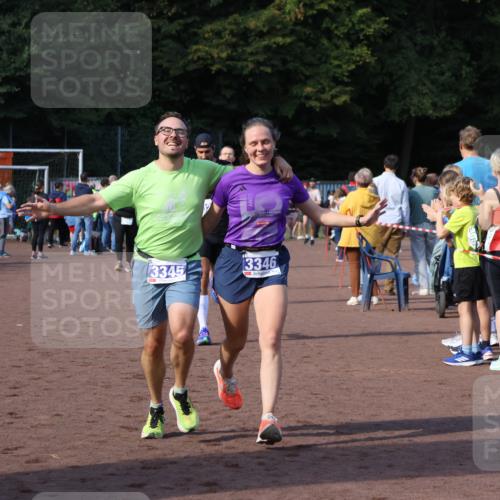 27.09.2026 - 35. Volkslauf durch das schöne Alstertal Strokosch-Dieckow http://msf.ph/oto/10579299 27.09.2026 11:19:27 Ziel 1401, 3022, 3150, 3164, 3305, 3345, 3346 meine-sportfotos.de
