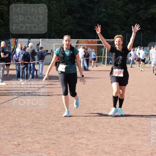 27.09.2026 - 35. Volkslauf durch das schöne Alstertal Strokosch-Dieckow http://msf.ph/oto/10579429 27.09.2026 12:49:42 Ziel 2161, 2181, 2188 meine-sportfotos.de