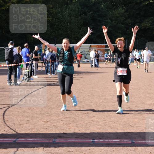 27.09.2026 - 35. Volkslauf durch das schöne Alstertal Strokosch-Dieckow http://msf.ph/oto/10579485 27.09.2026 12:49:43 Ziel 2161, 2181, 2188 meine-sportfotos.de