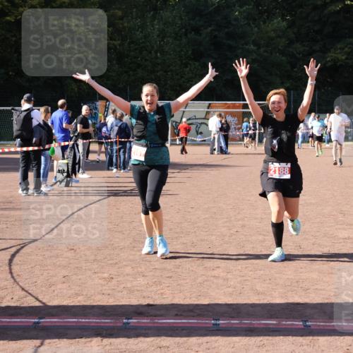 27.09.2026 - 35. Volkslauf durch das schöne Alstertal Strokosch-Dieckow http://msf.ph/oto/10579490 27.09.2026 12:49:43 Ziel 2161, 2181, 2188 meine-sportfotos.de
