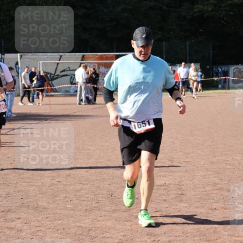 27.09.2026 - 35. Volkslauf durch das schöne Alstertal Strokosch-Dieckow http://msf.ph/oto/10579629 27.09.2026 12:49:58 Ziel 1651, 2400 meine-sportfotos.de