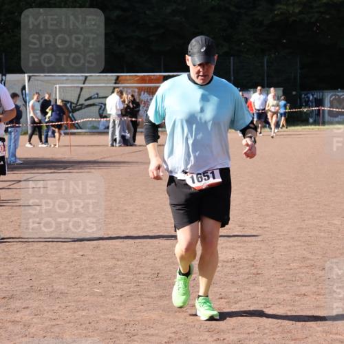 27.09.2026 - 35. Volkslauf durch das schöne Alstertal Strokosch-Dieckow http://msf.ph/oto/10579634 27.09.2026 12:49:58 Ziel 1651, 2400 meine-sportfotos.de