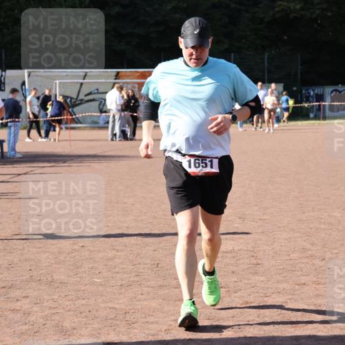27.09.2026 - 35. Volkslauf durch das schöne Alstertal Strokosch-Dieckow http://msf.ph/oto/10579648 27.09.2026 12:49:58 Ziel 1651, 2400 meine-sportfotos.de