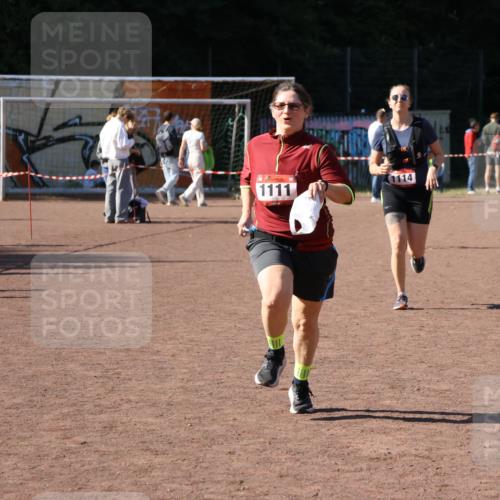 27.09.2026 - 35. Volkslauf durch das schöne Alstertal Strokosch-Dieckow http://msf.ph/oto/10579923 27.09.2026 12:53:30 Ziel 1111, 1114 meine-sportfotos.de