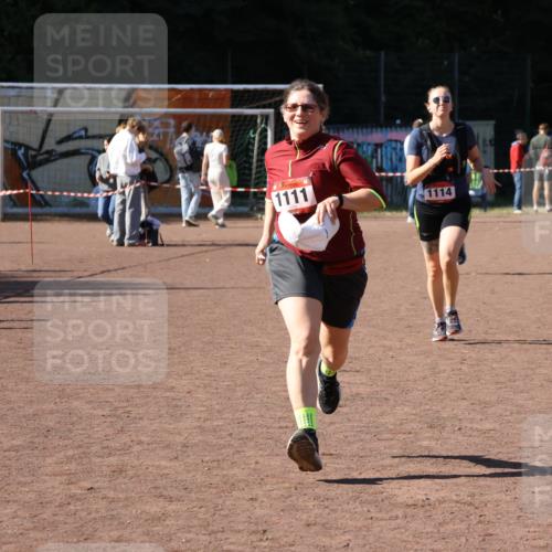 27.09.2026 - 35. Volkslauf durch das schöne Alstertal Strokosch-Dieckow http://msf.ph/oto/10579933 27.09.2026 12:53:30 Ziel 1111, 1114 meine-sportfotos.de