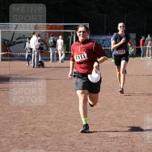 27.09.2026 - 35. Volkslauf durch das schöne Alstertal Strokosch-Dieckow http://msf.ph/oto/10579937 27.09.2026 12:53:30 Ziel 1111, 1114 meine-sportfotos.de
