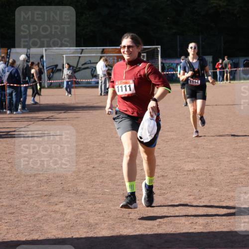 27.09.2026 - 35. Volkslauf durch das schöne Alstertal Strokosch-Dieckow http://msf.ph/oto/10579946 27.09.2026 12:53:31 Ziel 1111, 1114 meine-sportfotos.de