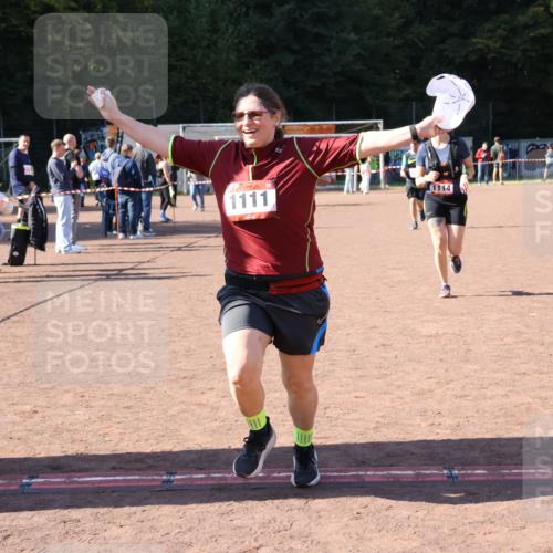 27.09.2026 - 35. Volkslauf durch das schöne Alstertal Strokosch-Dieckow http://msf.ph/oto/10579960 27.09.2026 12:53:32 Ziel 1111, 1114, 2356 meine-sportfotos.de