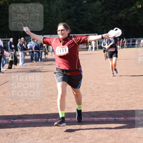 27.09.2026 - 35. Volkslauf durch das schöne Alstertal Strokosch-Dieckow http://msf.ph/oto/10579964 27.09.2026 12:53:32 Ziel 1111, 1114, 2356 meine-sportfotos.de