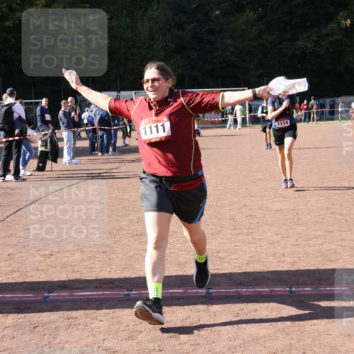 27.09.2026 - 35. Volkslauf durch das schöne Alstertal Strokosch-Dieckow http://msf.ph/oto/10579967 27.09.2026 12:53:32 Ziel 1111, 1114, 2356 meine-sportfotos.de