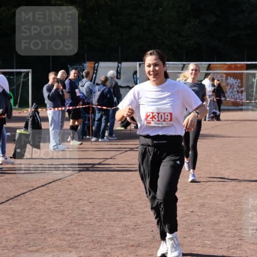 27.09.2026 - 35. Volkslauf durch das schöne Alstertal Strokosch-Dieckow http://msf.ph/oto/10580220 27.09.2026 12:54:18 Ziel 2069, 2309, 2316 meine-sportfotos.de