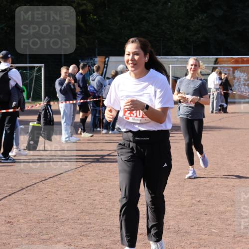 27.09.2026 - 35. Volkslauf durch das schöne Alstertal Strokosch-Dieckow http://msf.ph/oto/10580249 27.09.2026 12:54:18 Ziel 2069, 2309, 2316 meine-sportfotos.de