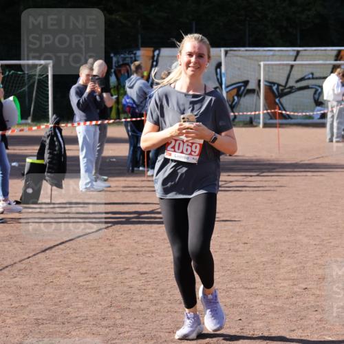 27.09.2026 - 35. Volkslauf durch das schöne Alstertal Strokosch-Dieckow http://msf.ph/oto/10580259 27.09.2026 12:54:20 Ziel 2069, 2309, 2316 meine-sportfotos.de