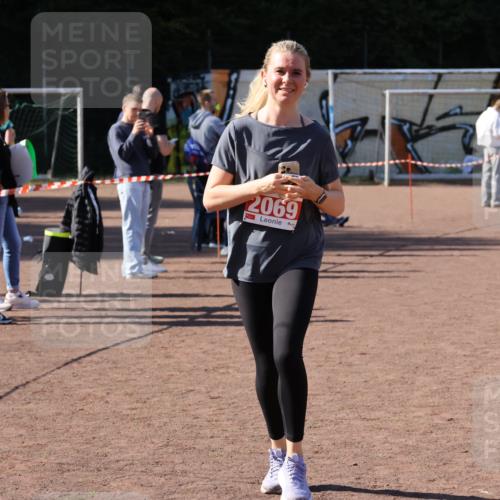 27.09.2026 - 35. Volkslauf durch das schöne Alstertal Strokosch-Dieckow http://msf.ph/oto/10580263 27.09.2026 12:54:20 Ziel 2069, 2309, 2316 meine-sportfotos.de