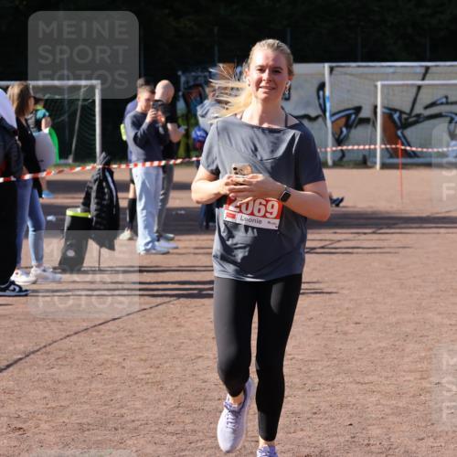27.09.2026 - 35. Volkslauf durch das schöne Alstertal Strokosch-Dieckow http://msf.ph/oto/10580279 27.09.2026 12:54:21 Ziel 2069, 2309, 2316 meine-sportfotos.de
