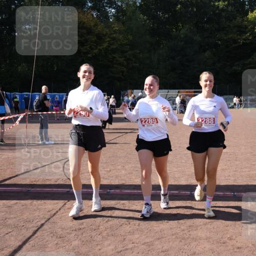 27.09.2026 - 35. Volkslauf durch das schöne Alstertal Strokosch-Dieckow http://msf.ph/oto/10580536 27.09.2026 12:56:25 Ziel 2288, 2289, 2290 meine-sportfotos.de
