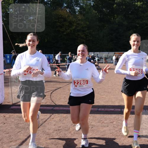27.09.2026 - 35. Volkslauf durch das schöne Alstertal Strokosch-Dieckow http://msf.ph/oto/10580573 27.09.2026 12:56:25 Ziel 2288, 2289, 2290 meine-sportfotos.de