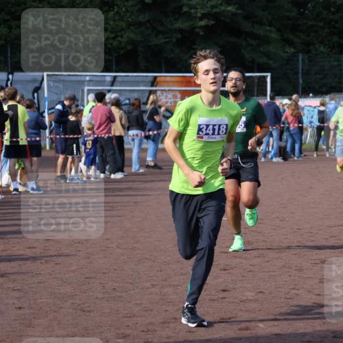 27.09.2026 - 35. Volkslauf durch das schöne Alstertal Strokosch-Dieckow http://msf.ph/oto/10580657 27.09.2026 11:19:21 Ziel 3305, 3345, 3346, 3418 meine-sportfotos.de