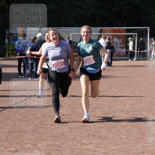 27.09.2026 - 35. Volkslauf durch das schöne Alstertal Strokosch-Dieckow http://msf.ph/oto/10580762 27.09.2026 12:57:54 Ziel 2001, 2006, 2264 meine-sportfotos.de
