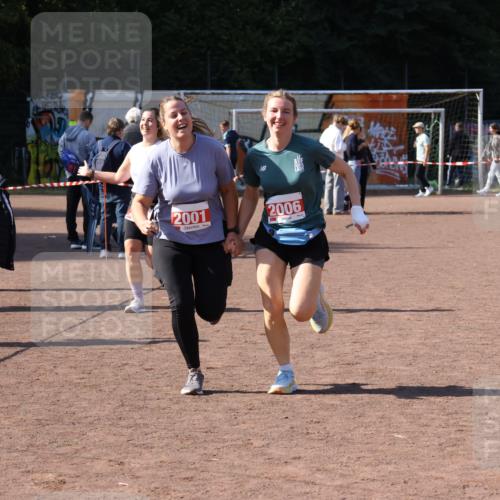 27.09.2026 - 35. Volkslauf durch das schöne Alstertal Strokosch-Dieckow http://msf.ph/oto/10580767 27.09.2026 12:57:54 Ziel 2001, 2006, 2264 meine-sportfotos.de