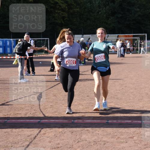 27.09.2026 - 35. Volkslauf durch das schöne Alstertal Strokosch-Dieckow http://msf.ph/oto/10580792 27.09.2026 12:57:55 Ziel 2001, 2006, 2264 meine-sportfotos.de