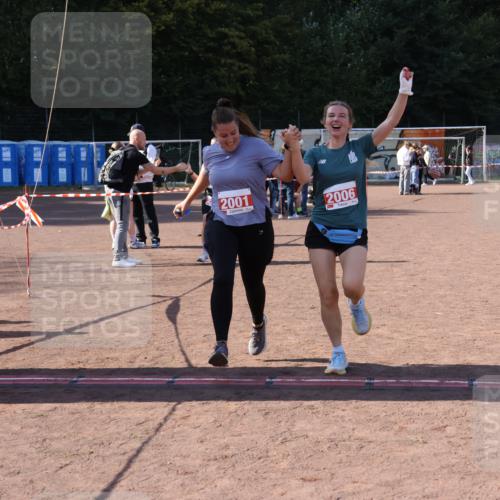 27.09.2026 - 35. Volkslauf durch das schöne Alstertal Strokosch-Dieckow http://msf.ph/oto/10580807 27.09.2026 12:57:55 Ziel 2001, 2006, 2264 meine-sportfotos.de
