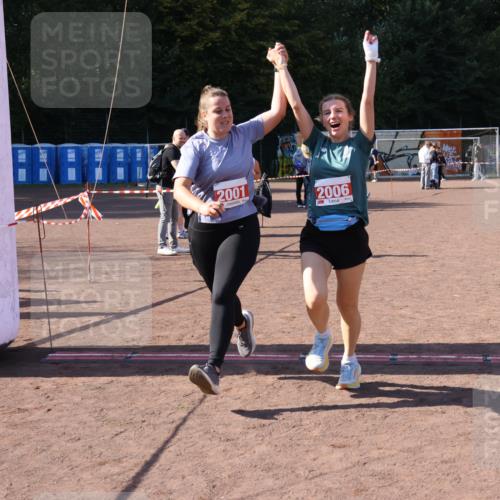 27.09.2026 - 35. Volkslauf durch das schöne Alstertal Strokosch-Dieckow http://msf.ph/oto/10580835 27.09.2026 12:57:56 Ziel 2001, 2006, 2264 meine-sportfotos.de