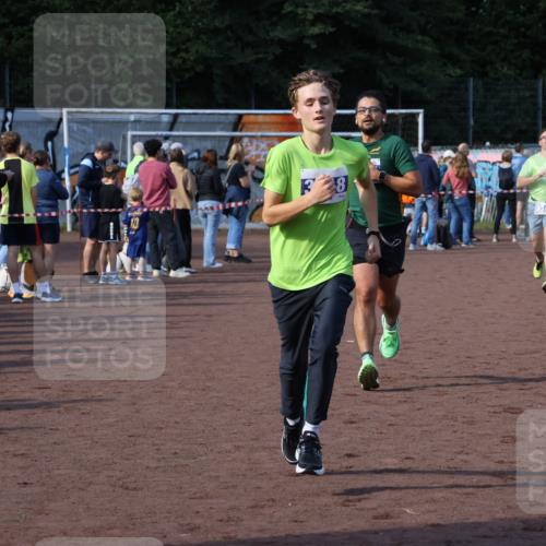 27.09.2026 - 35. Volkslauf durch das schöne Alstertal Strokosch-Dieckow http://msf.ph/oto/10580841 27.09.2026 11:19:21 Ziel 3305, 3345, 3346, 3418 meine-sportfotos.de