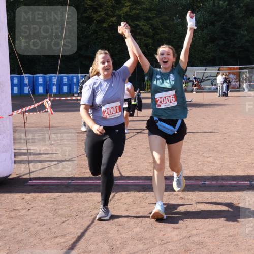 27.09.2026 - 35. Volkslauf durch das schöne Alstertal Strokosch-Dieckow http://msf.ph/oto/10580844 27.09.2026 12:57:56 Ziel 2001, 2006, 2264 meine-sportfotos.de