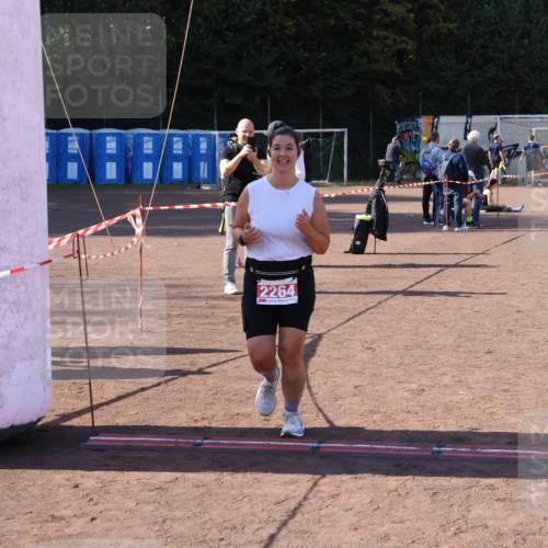 27.09.2026 - 35. Volkslauf durch das schöne Alstertal Strokosch-Dieckow http://msf.ph/oto/10580866 27.09.2026 12:57:58 Ziel 2001, 2006, 2264 meine-sportfotos.de