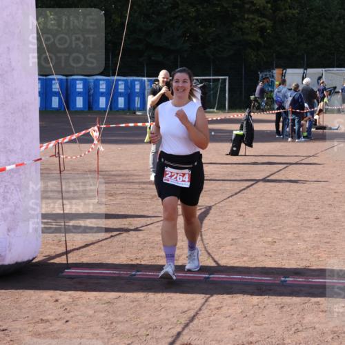 27.09.2026 - 35. Volkslauf durch das schöne Alstertal Strokosch-Dieckow http://msf.ph/oto/10580874 27.09.2026 12:57:59 Ziel 2001, 2006, 2264 meine-sportfotos.de